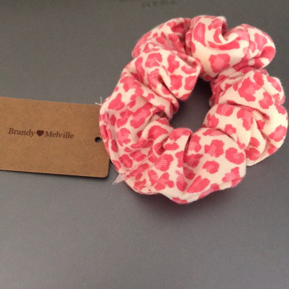 Brandy Melville scrunchie